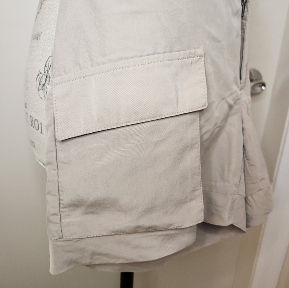 GAP khaki cargo shorts - Picture 3 of 7